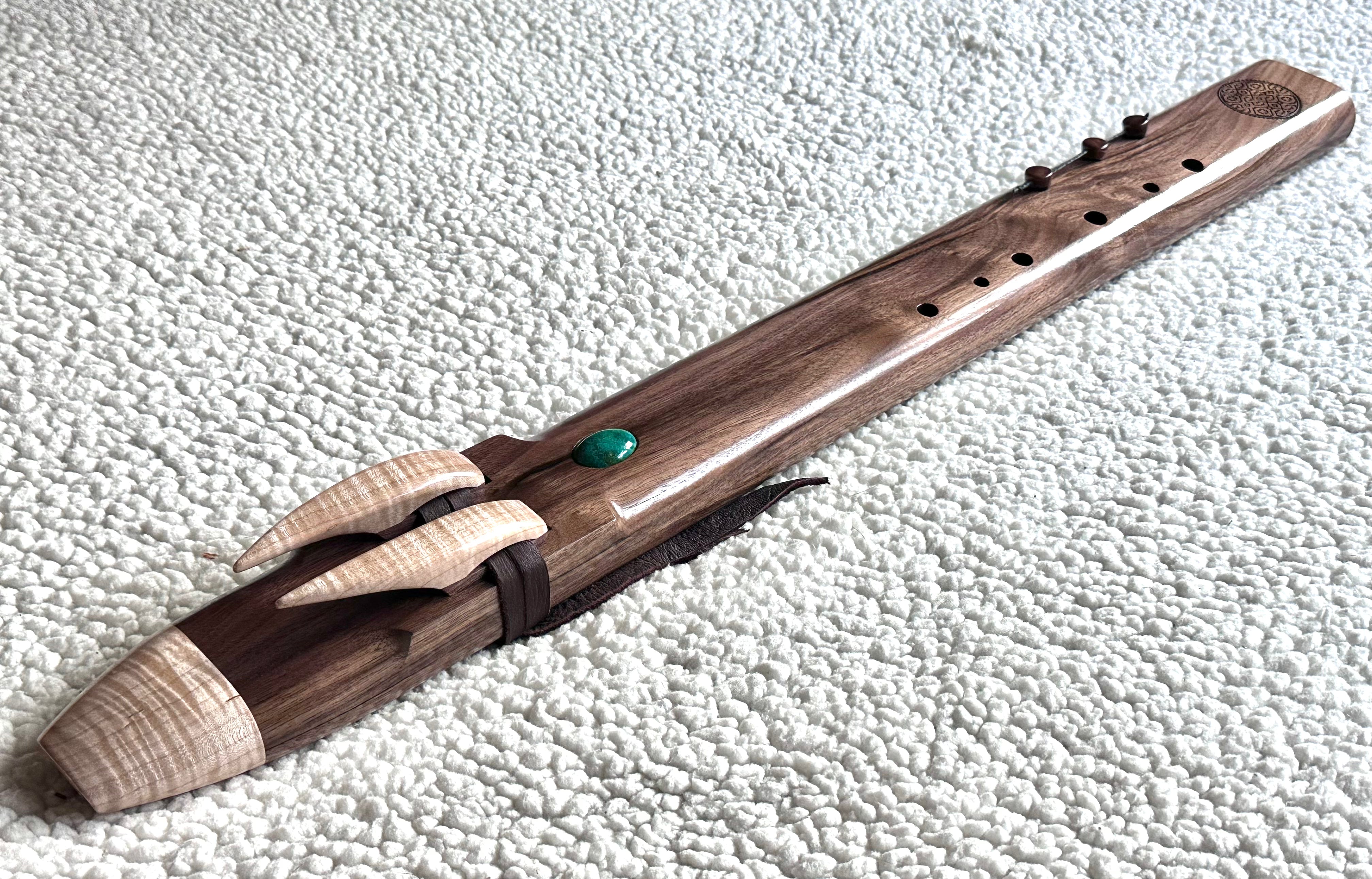 Bass D aeolian drone flute 432hz Cora Flutes